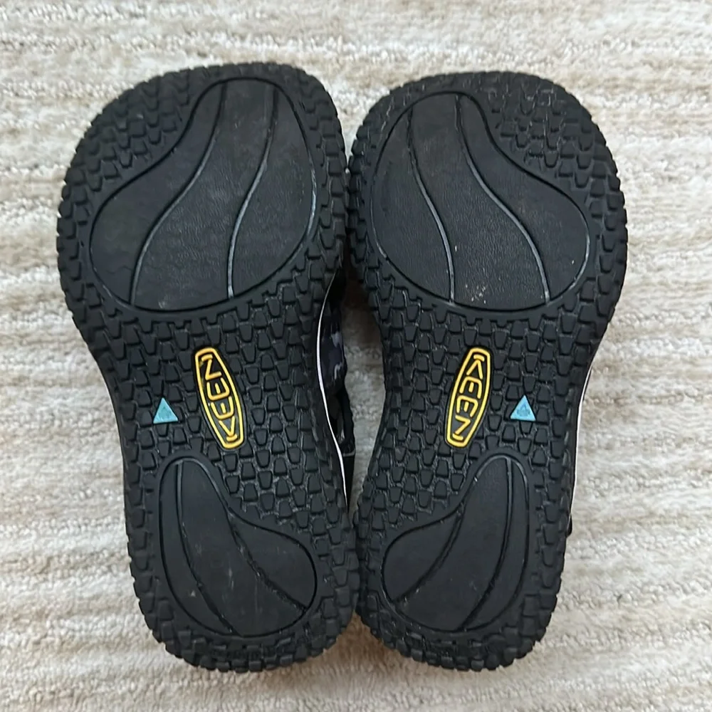 KEEN Stingray Water Shoes for Kids Black Camo Size 12